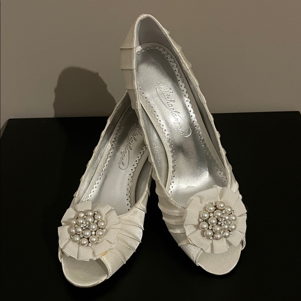 Elegant White Peep-Toe Heels with Pearl Embellishments